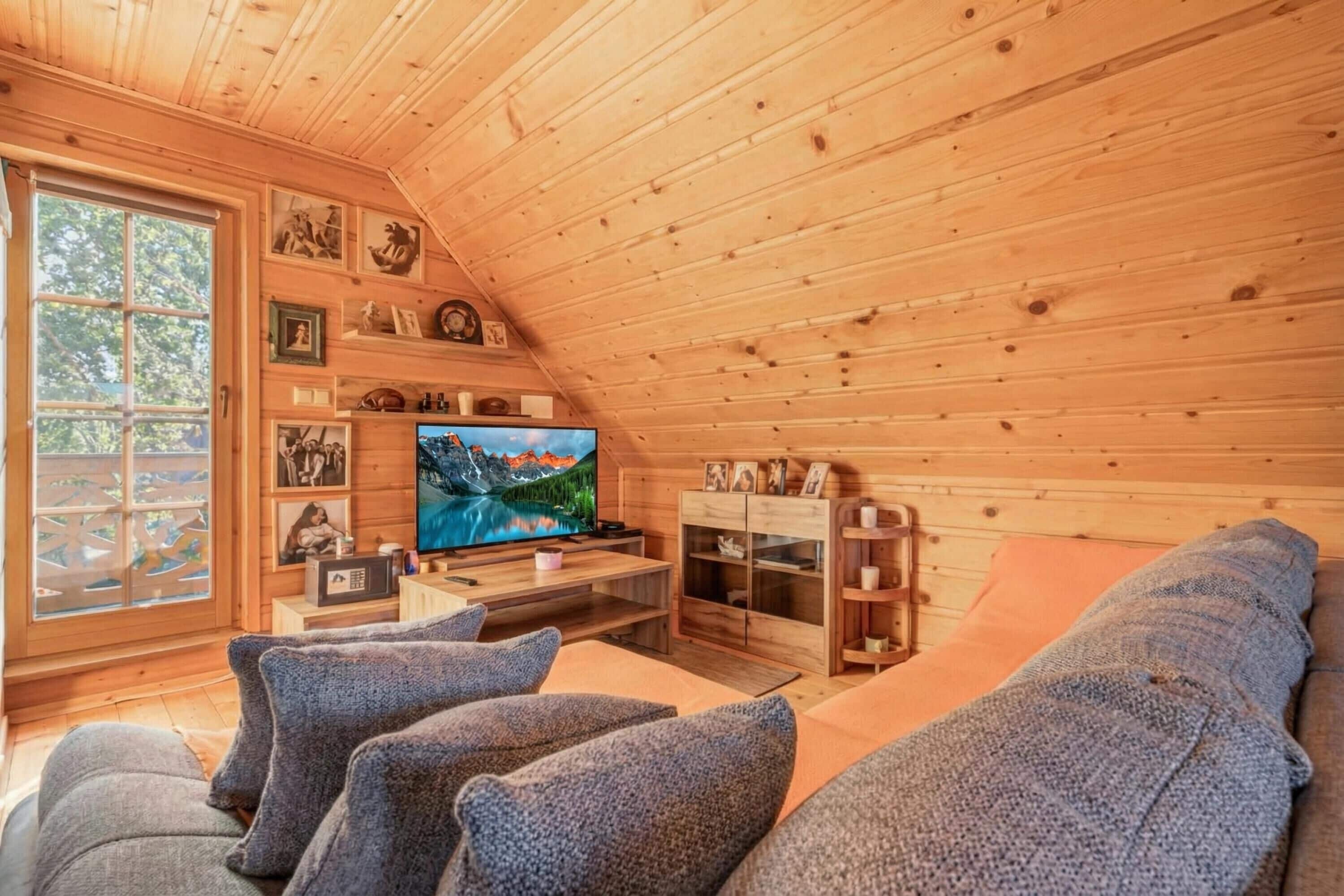 Family Chalet, Multiple Bedrooms, Mountainside (Log Cabin Forest Fairy) | Living area | 21-inch flat-screen TV with digital channels