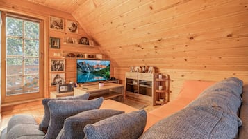 Family Chalet, Multiple Bedrooms, Mountainside (Log Cabin Forest Fairy) | Living area | 21-inch flat-screen TV with digital channels