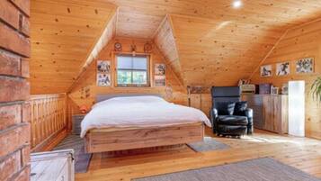 Family Chalet, Multiple Bedrooms, Mountainside (Log Cabin Forest Fairy) | 1 bedroom, in-room safe, laptop workspace, free WiFi