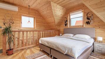 Family Chalet, Multiple Bedrooms, Mountainside (Log Cabin Forest Fairy) | 1 bedroom, in-room safe, laptop workspace, free WiFi