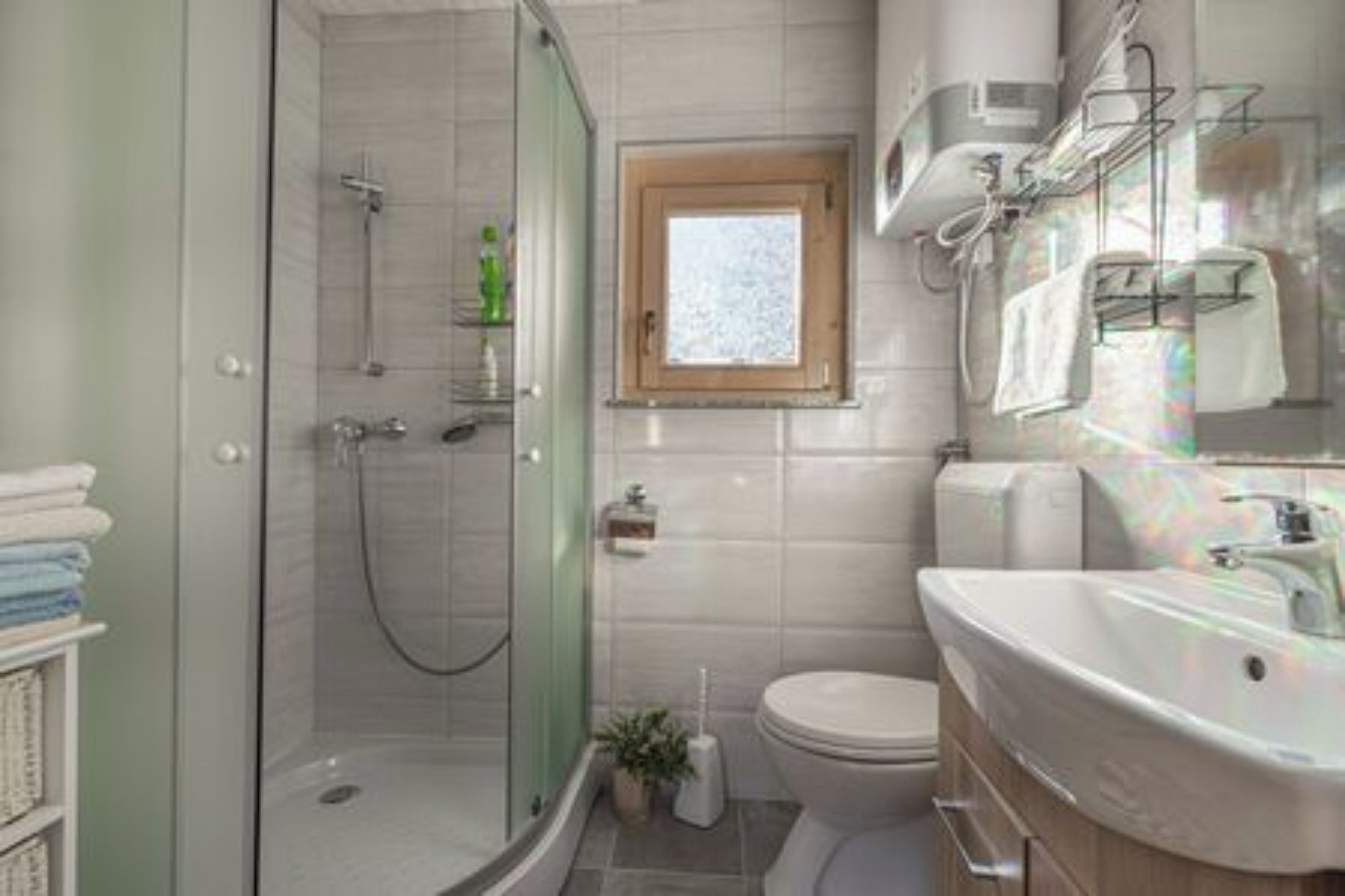 Family Chalet, Multiple Bedrooms, Mountainside (Log Cabin Native) | Bathroom | Shower, hair dryer, towels, soap