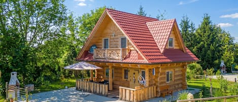 Nhà gỗ dành cho gia đình, nhiều phòng ngủ, cạnh núi (Log Cabin Native) | Ngoại thất