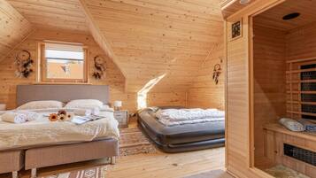 Family Chalet, Multiple Bedrooms, Mountainside (Log Cabin Native) | 1 bedroom, in-room safe, laptop workspace, free WiFi
