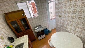 Kaffetrakter/tekoker, kjøleskap, mikrobølgeovn og ovn