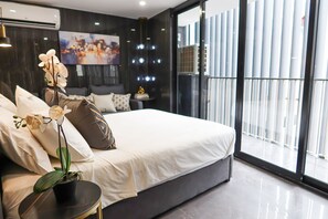 Estudi prèmium | Escriptori i espai de treball apte per a portàtils 