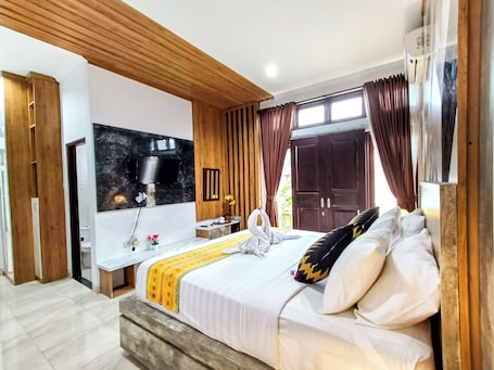 Decoración personalizada, muebles diferentes y escritorio . Wisata Bintang Hotel