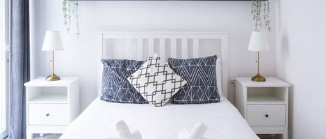 1 Schlafzimmer, Schreibtisch, Bügeleisen/Bügelbrett, Reisekinderbett