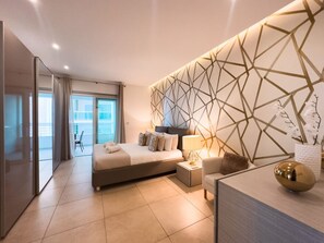 4 bedrooms, desk, iron/ironing board, free WiFi - Luxury Seafront 3BR w/Pool by ArcoBnb (Sliema)