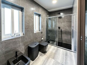 Hårføner og håndklær