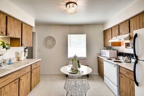 Rumah (2 Bedrooms) | Dapur pribadi | Microwave, oven, kompor, dan blender