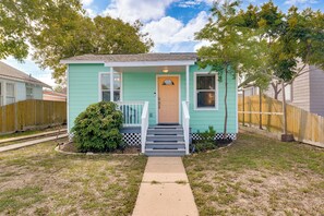 House (2 Bedrooms) | Interior - Galveston Vacation Rental: Deck & Central Location (Galveston)