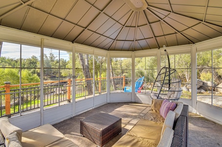 Cottage (3 Bedrooms) | Interior. Private Hot Tub! Pet-friendly Mariposa Retreat