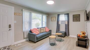 Cottage (2 Bedrooms) | Depan hartanah