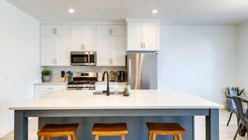 Cookware/dishes/utensils