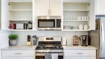 Cookware/dishes/utensils