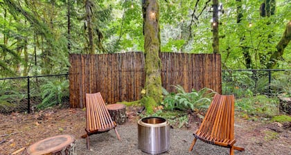 Rhododendron Creekside Cabin w/ Hot Tub & Fire Pit