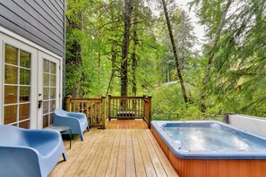 House (2 Bedrooms) | Interior - Rhododendron Creekside Cabin w/ Hot Tub & Fire Pit (Rhododendron)