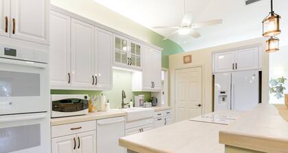 Pet-friendly Fort Pierce Home w/ Screened Porch!