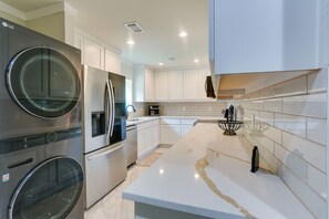 ハウス (3 Bedrooms) | 専用キッチン | ペーパータオル