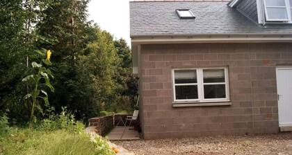 Cosy Kirriemuir Flat - Pet Friendly Retreat