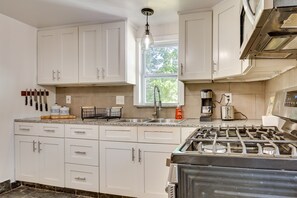 Cottage (2 Bedrooms) | Private kitchen - Modern Northfield Cottage w/ Yard! (Northfield)