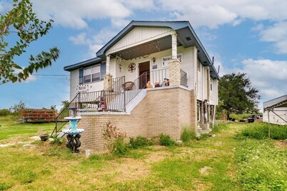 Walk to Bayou Lery: St Bernard Home w/ Kayaks!