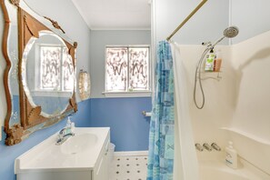 Interior - Walk to Bayou Lery: St Bernard Home w/ Kayaks! (Delacroix)