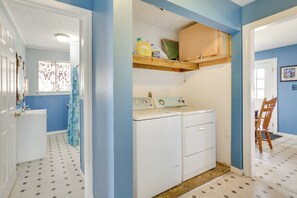 House (2 Bedrooms) | Interior