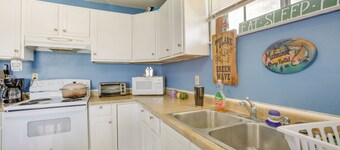 Walk to Bayou Lery: St Bernard Home w/ Kayaks!