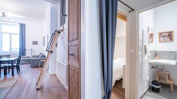 4 bedrooms, iron/ironing board, free WiFi, bed sheets