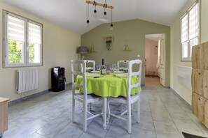 Dining - La Petite Maison Du Montjard (Acy)
