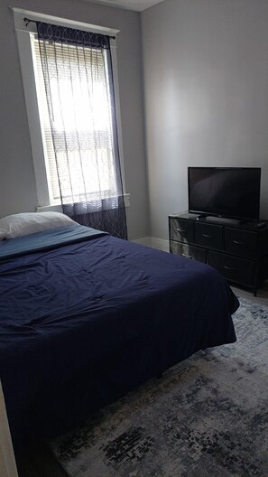 3 bedrooms, desk, iron/ironing board, free WiFi