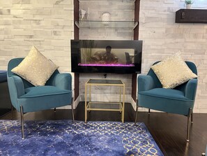 Interior - Luxury 2BR Suite •1.5 Bath •Near HWY 401/Airport! (Mississauga)