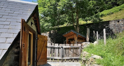 âšPetite grange atypique coup de cĆur en PyrĂ©nĂ©es.Pour amoureux ou petite famille