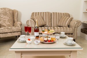 Quarto casal luxo | Sala de estar