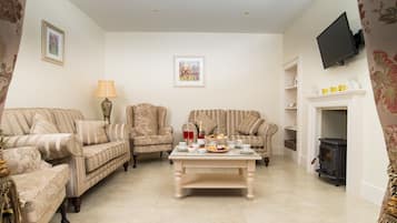 Deluxe Double Room | Living area | Flat-screen TV, DVD player, heated floors