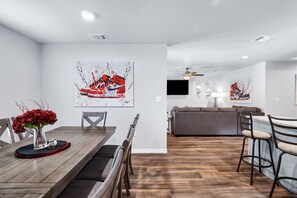 Dining - Rashali kicks theme house in SA (San Antonio)