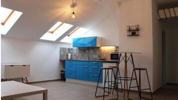 Fridge, microwave, stovetop, coffee/tea maker