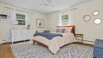 3 bedrooms, desk, travel crib, free WiFi