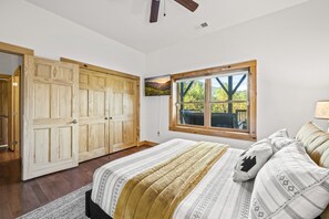 3 habitaciones, tabla de planchar con plancha y cuna de viaje 