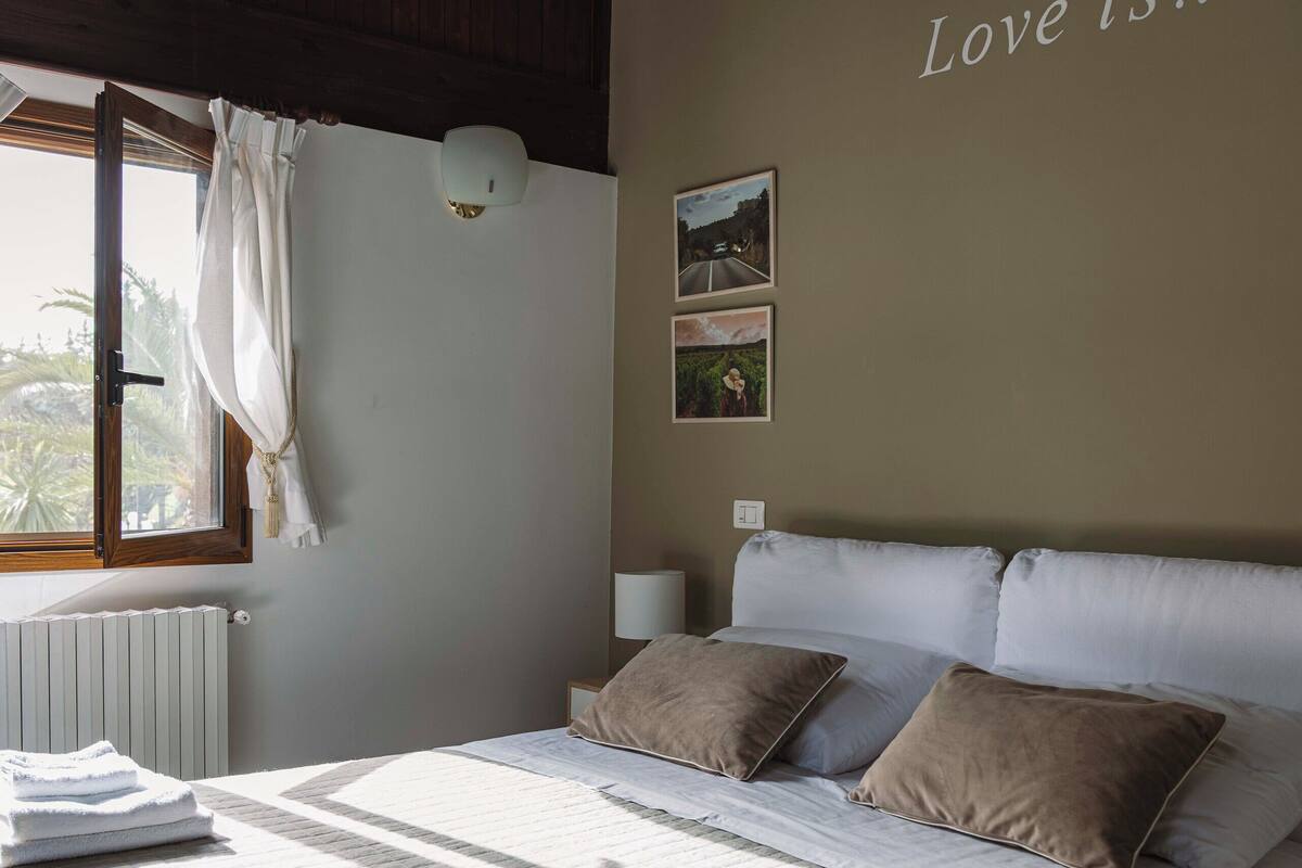 Luxe beddengoed, bedden met traagschuimmatras, individueel gedecoreerd