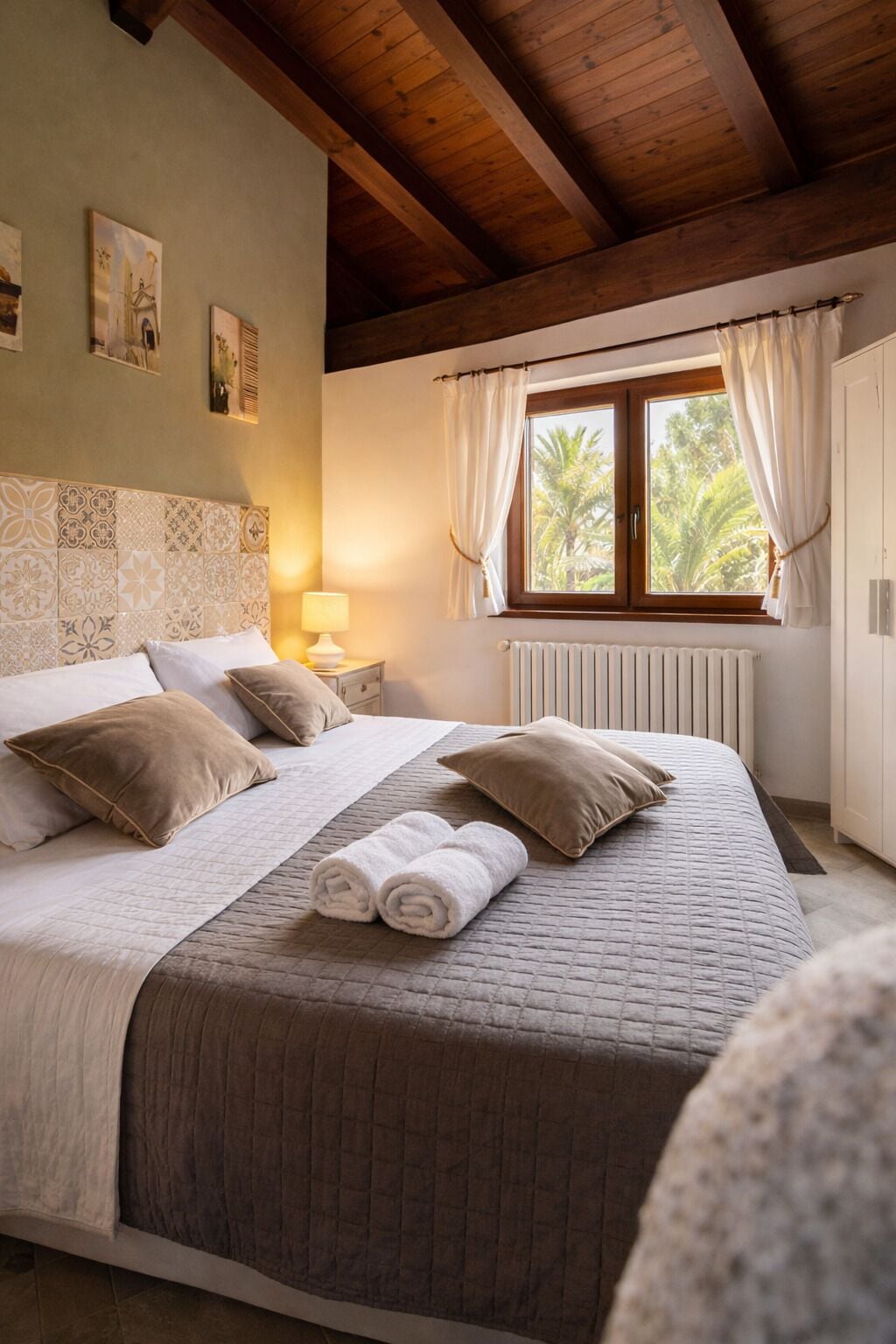 Chambre Deluxe, salle de bain attenante, côté jardin | Literie de qualité, lit avec matelas en mousse à mémoire, décor unique