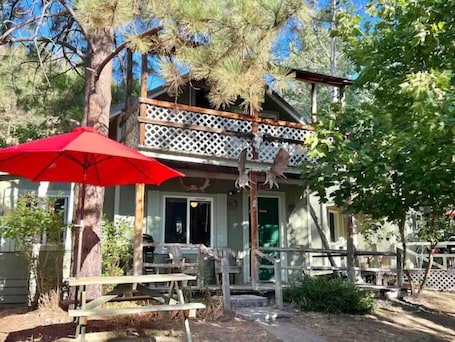 Exterior. NorthFork Lodge Cabin #2 "The Pine"