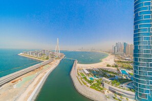 Beach - Marvelous 2BR Apt W/ Marina View (Dubai)