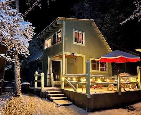 Exterior. NorthFork Lodge Cabin #3 “The Maple”