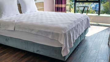 Habitación superior, 1 cama Queen size | Sábanas de algodón egipcio y ropa de cama de alta calidad