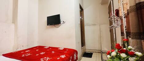 Free WiFi, bed sheets