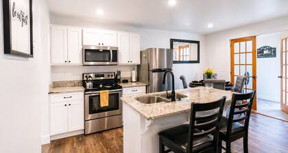 1 Mile from Spirit Mountain Casino! Cozy apartment that sleeps 6
