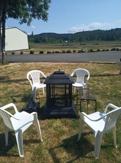 1 Mile from Spirit Mountain Casino! Cozy apartment that sleeps 6