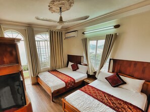 Deluxe Double or Twin Room, Beach View | In-room safe, desk, laptop workspace, blackout curtains - Quang Vinh 2 Hotel (Nha Trang)